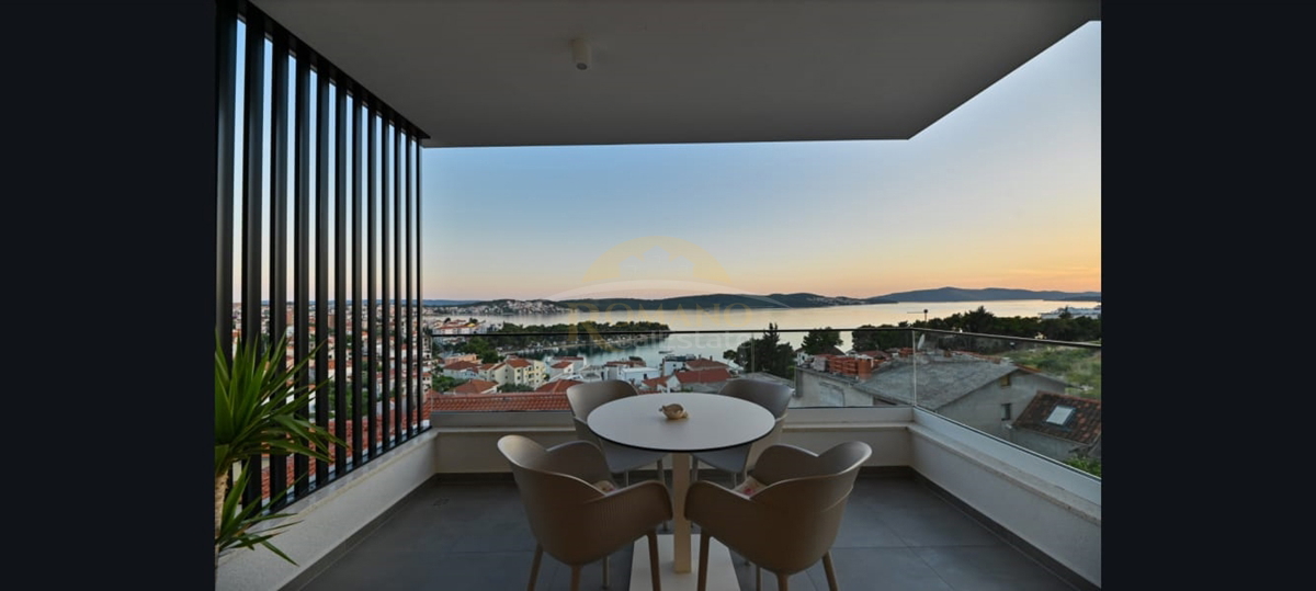 Attico di lusso a Okrug Gornji/Čiovo con terrazza sul tetto